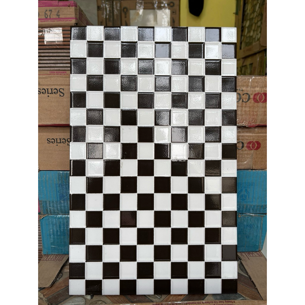 Keramik Dinding 40 x 25 // Catur Hitam Putih // Glossy