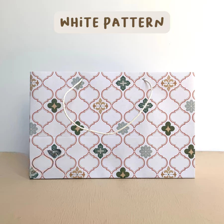 

Paperbag Motif Tas Kertas Kraft Warna Motif Goodie Bag 26.5 x 13 x 17 cm