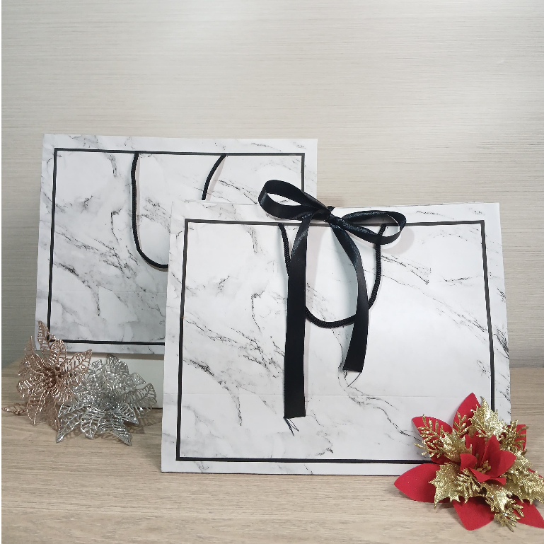 

Paperbag Motif Marmer Uk. 32,5 x 25 x 14cm / Hampers / Kado / DLL