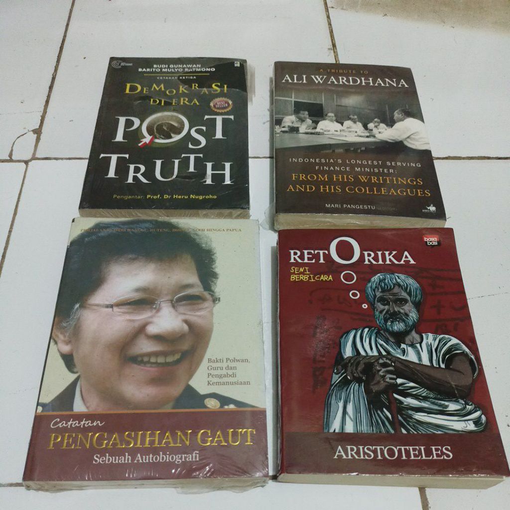 Buku Indonesia's longset serving finance minister Form his writings and his colleagues.  Demokrasi d