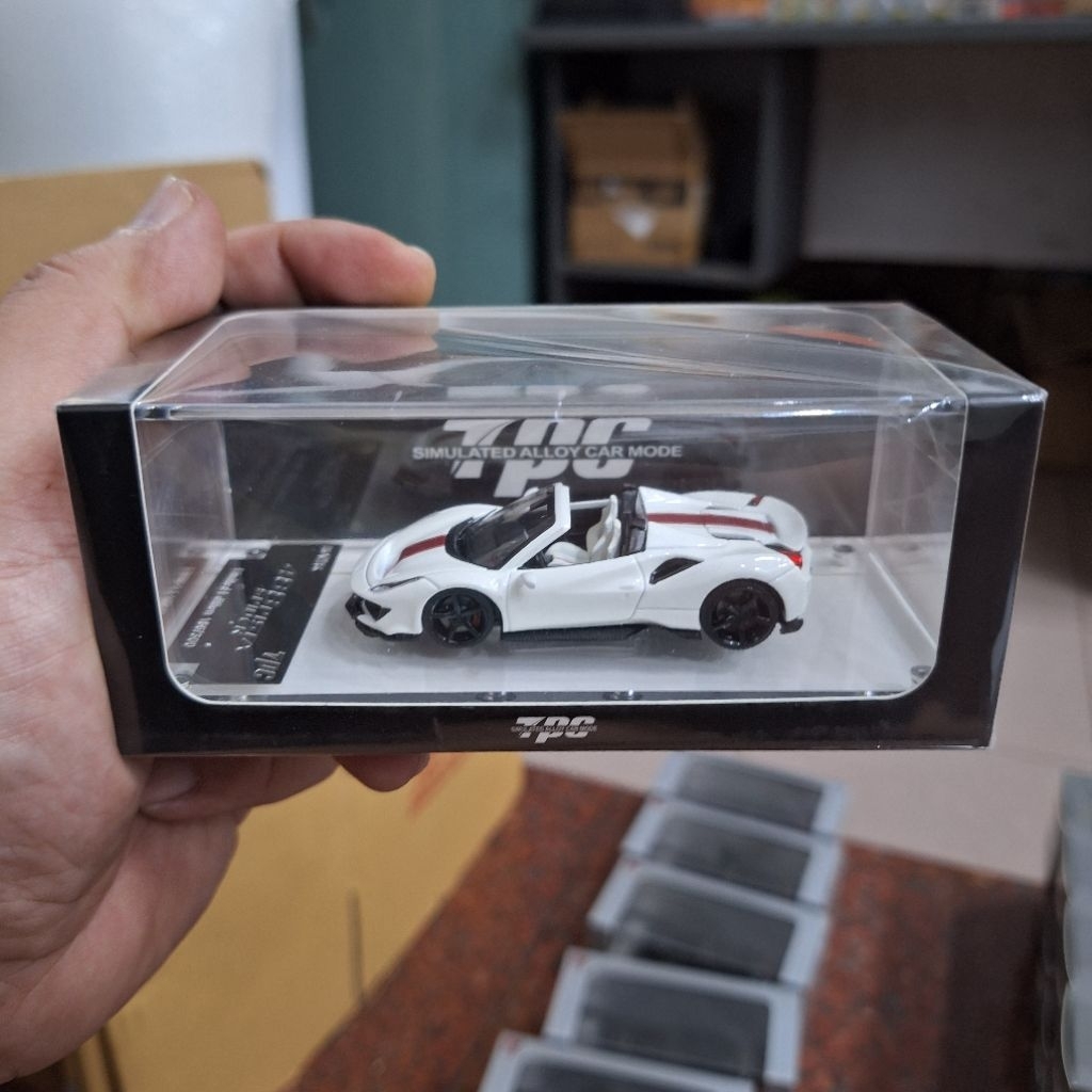 TPC Diecast Skala 64 Ferrari 488 NOVITECH roadster white