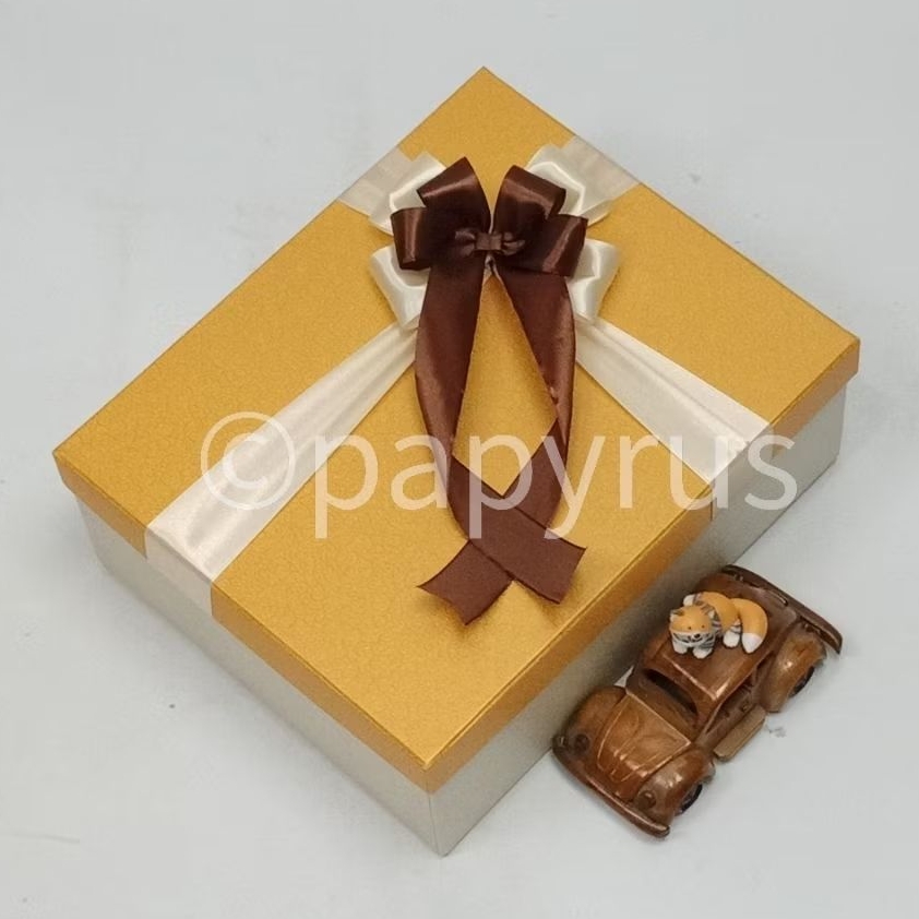 

PAPYRUS Kombinasi 22,5x27,5 Tinggi 10cm Kotak Kado Gift Box V1