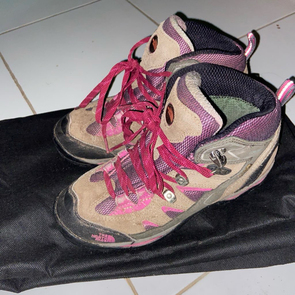 [Preloved] sepatu hiking gunung tracking wanit Tnf the north face