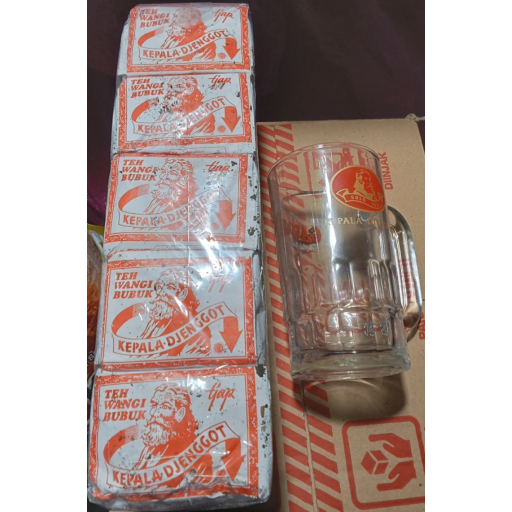 

1pack teh bubuk cap kepala djenggot free gelas cantik,isi 10 bungkus,kemasan 40gram perbungkus