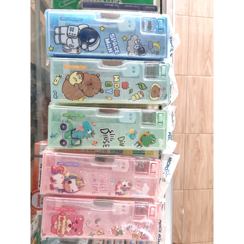 

Kotak pensil /Tempat Pensil Magnet Anak karakter atk srikandi