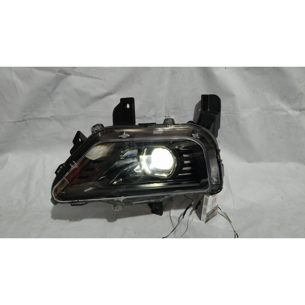 Lampu depan headlamp Wuling Almaz LED