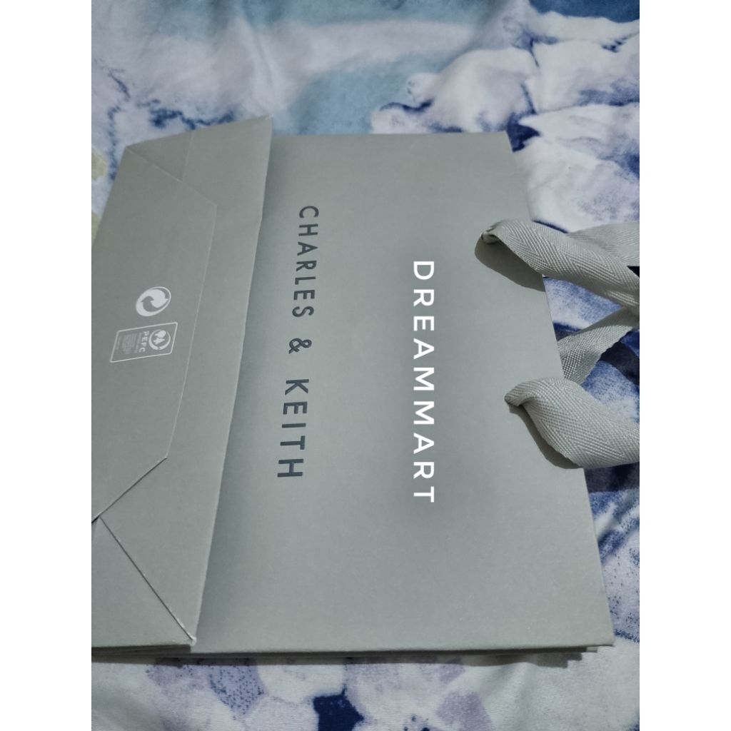 

(original store only) urban & co / charles and Keith / tomorocafe (paper bag/spunbound/thermal bag)