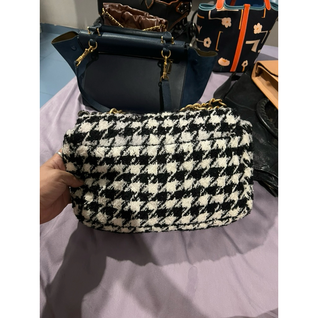 C19 Houndstooth Preloved