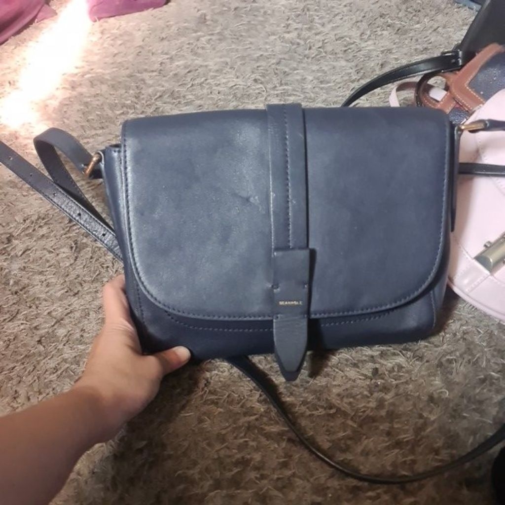 Beanpole sling bag
