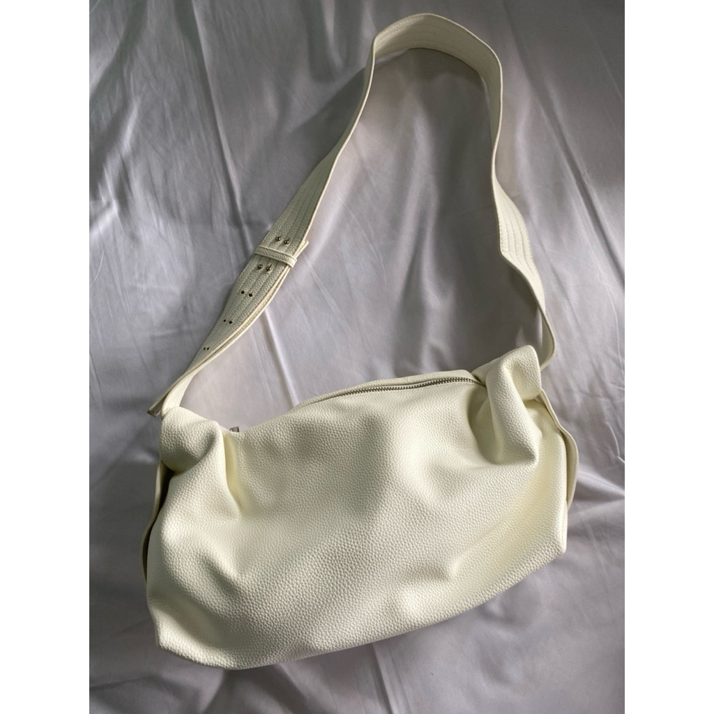 Preloved “Chrissie Bag by Payless” | Sling Bag | Off White