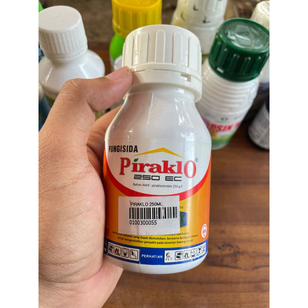 Fungisida Piraklo 250 EC 250 ML