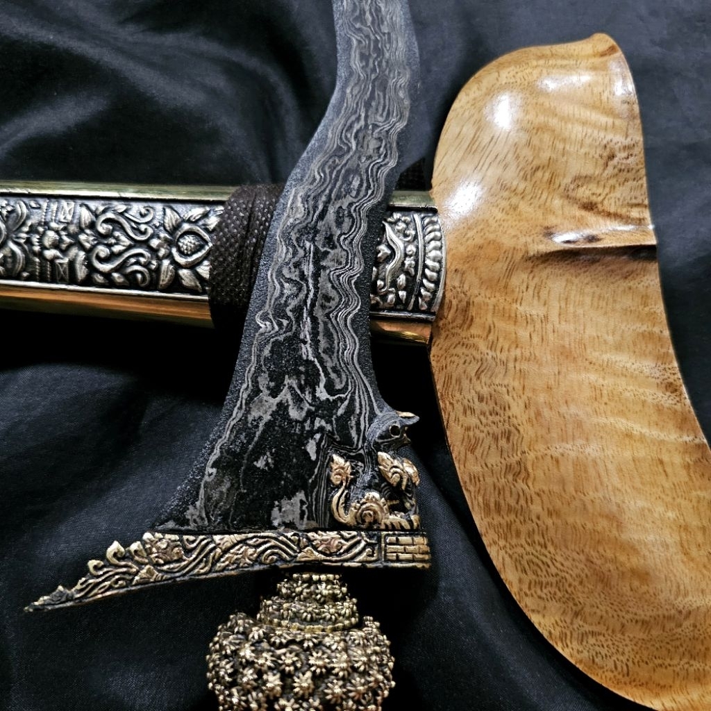 Keris Singo Luk 9 Kinatah Sepuh Emas Pamor Untu Walang