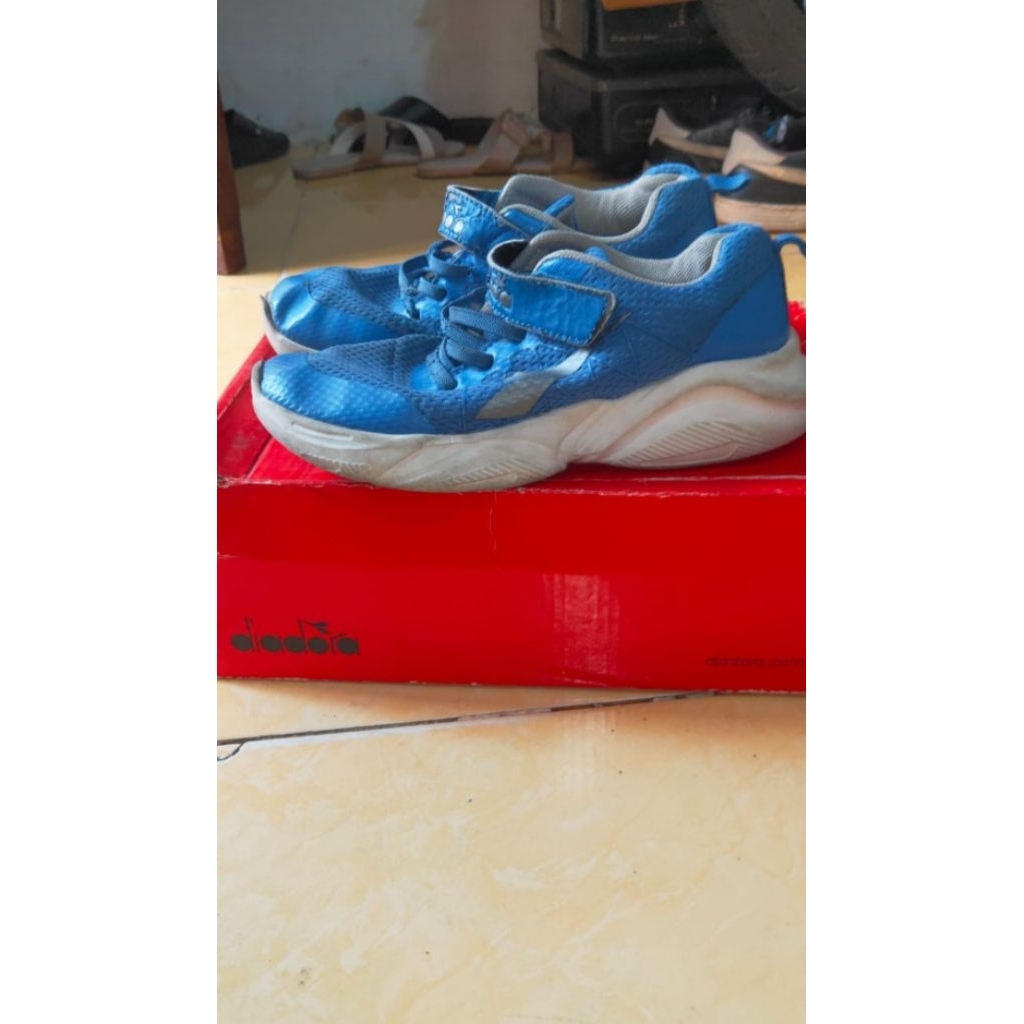 Sepatu Anak Laki-Laki Ukuran 32 Merk DIADORA (NEGO)