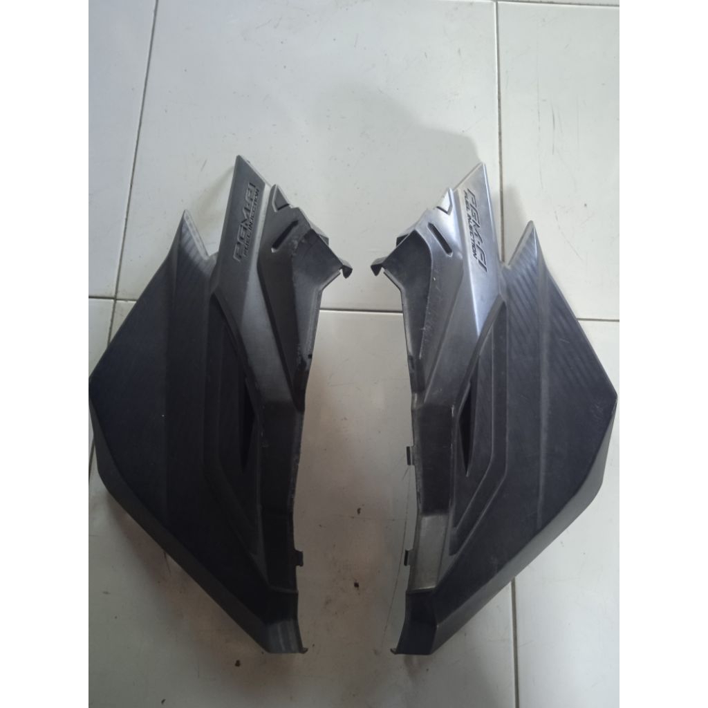 Cover sambungan bodi samping vario 125 150 led old original