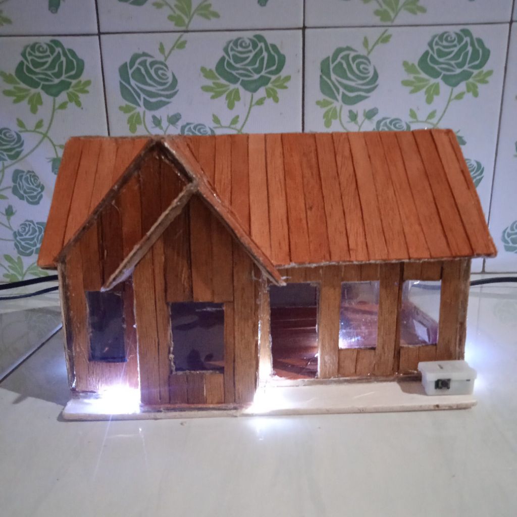 Miniatur Rumah Kabin Mewah Elegan (22 × 20 × 14)