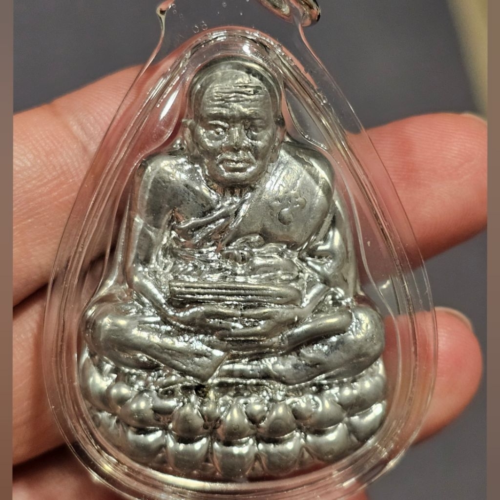 LP Thuad Lek Lai Watcharathat
