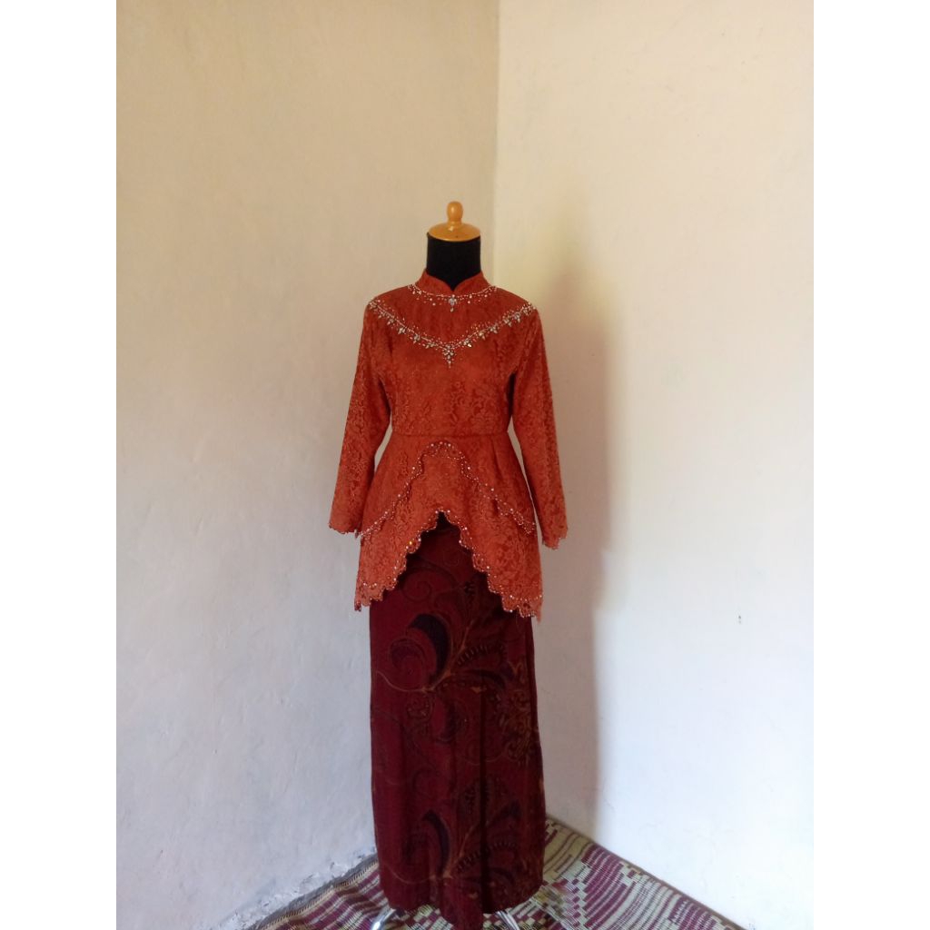 preloved set kebaya wisuda