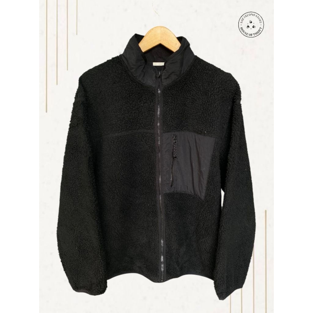 JAKET GU/UNIQLO SERPA HITAM PEKAT