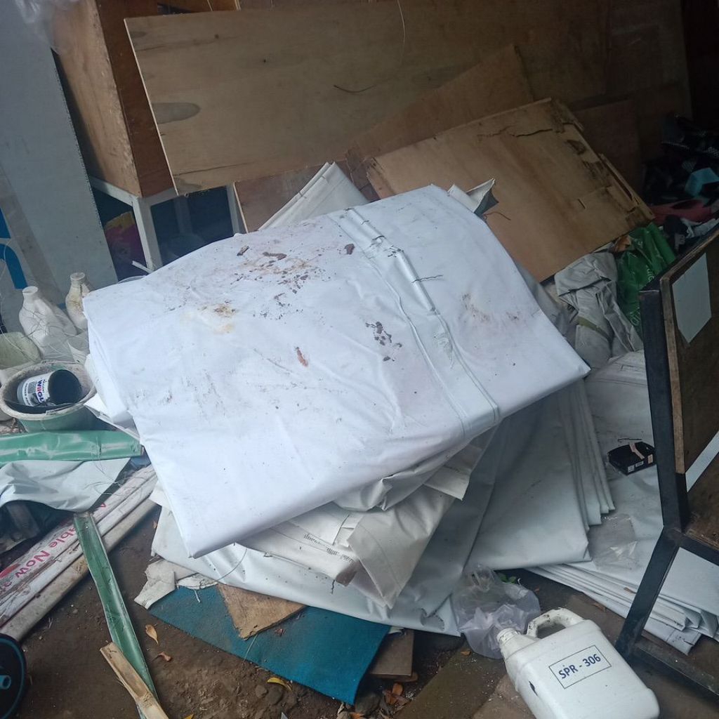 spanduk bekas baliho