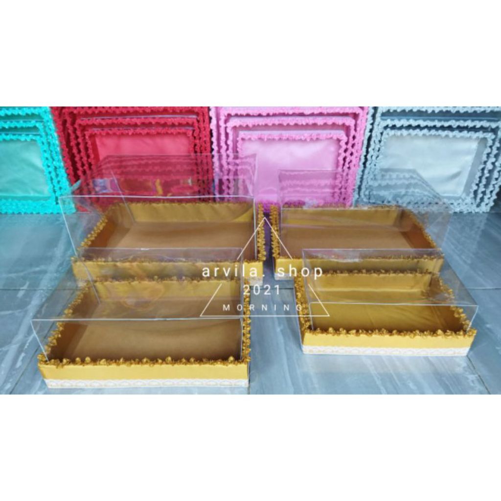 

BOX KOTAK SESERAHAN HANTARAN PERNIKAHAN TUTUP MIKA POLOS ISI 4