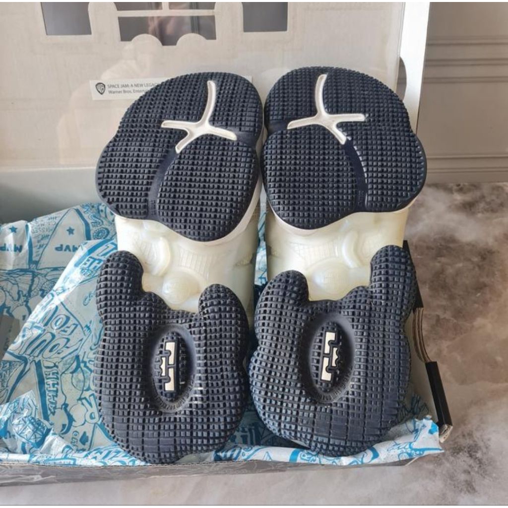 Preloved Nike Lebron XIX sz 39/US 6.5