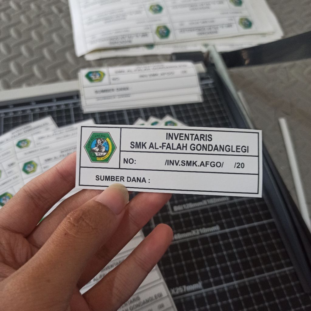

Label Stiker Inventaris Sekolah/rumah (isi -+42 biji/1 lembar kertas A3+) ukuran 9x3/9x2 (menyesuaikan desain)