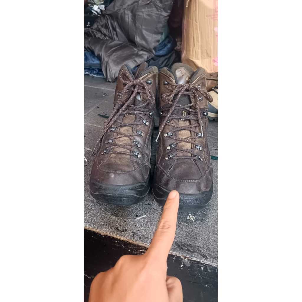 Sepatu boot gunung LOWA Rengade size 45 insole 29 Cm second
