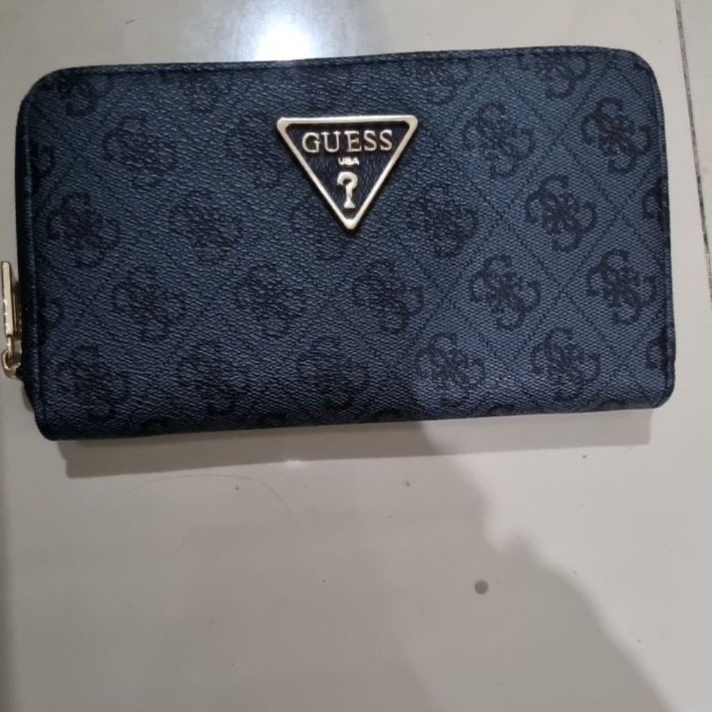 Dompet panjang Guess