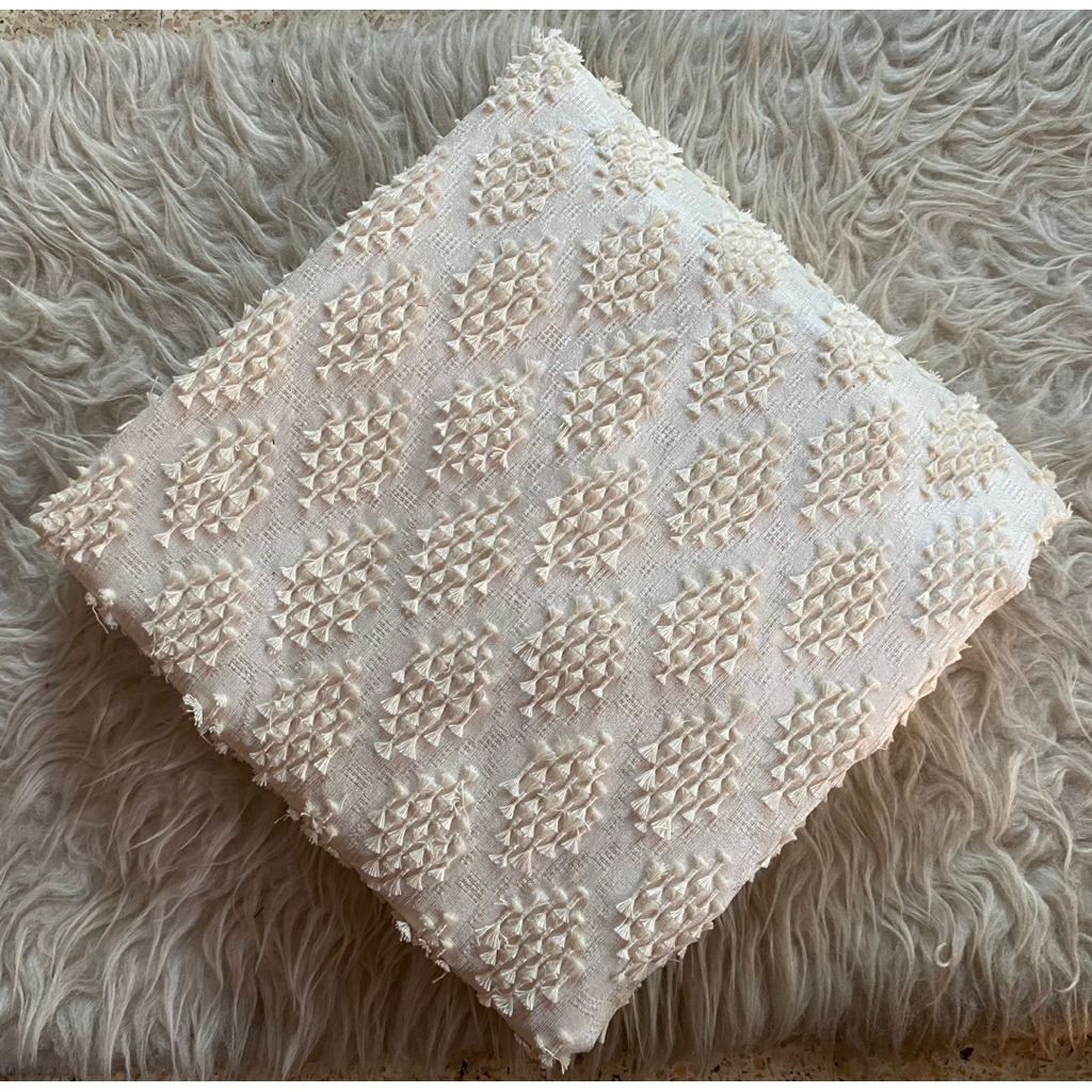 kain tenun bulu warna broken white / putih tulang