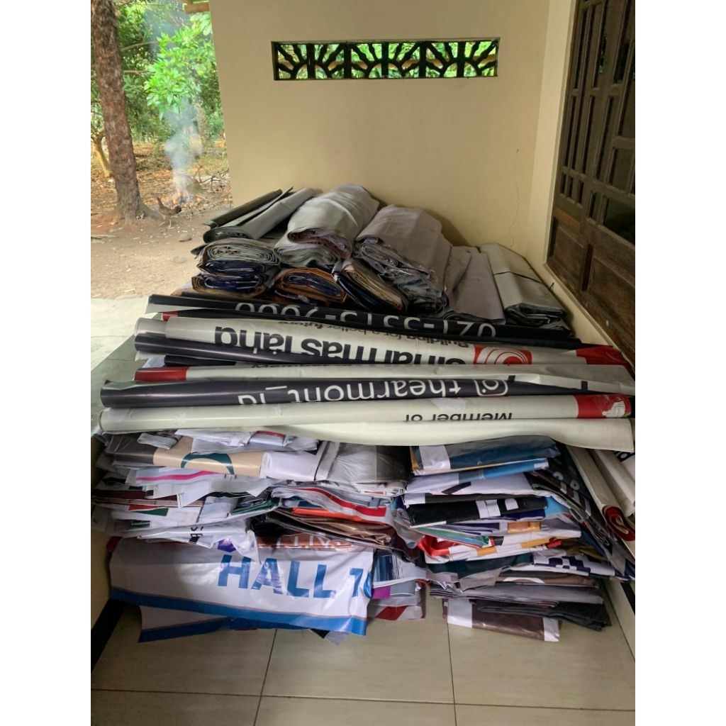 spanduk banner  bekas ukuran 1,4 x 5 meter