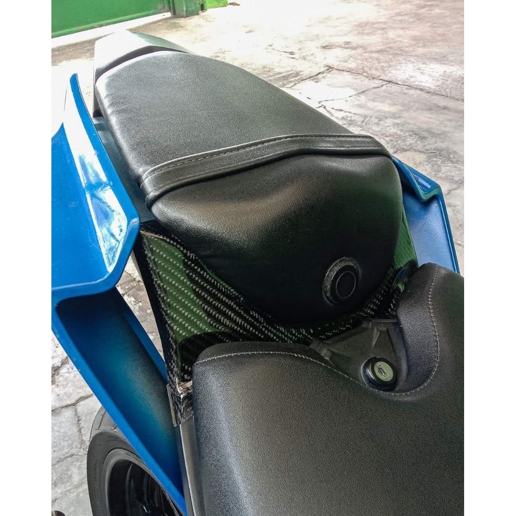 Cover tengah jok belakang carbon kevlar R15 V3