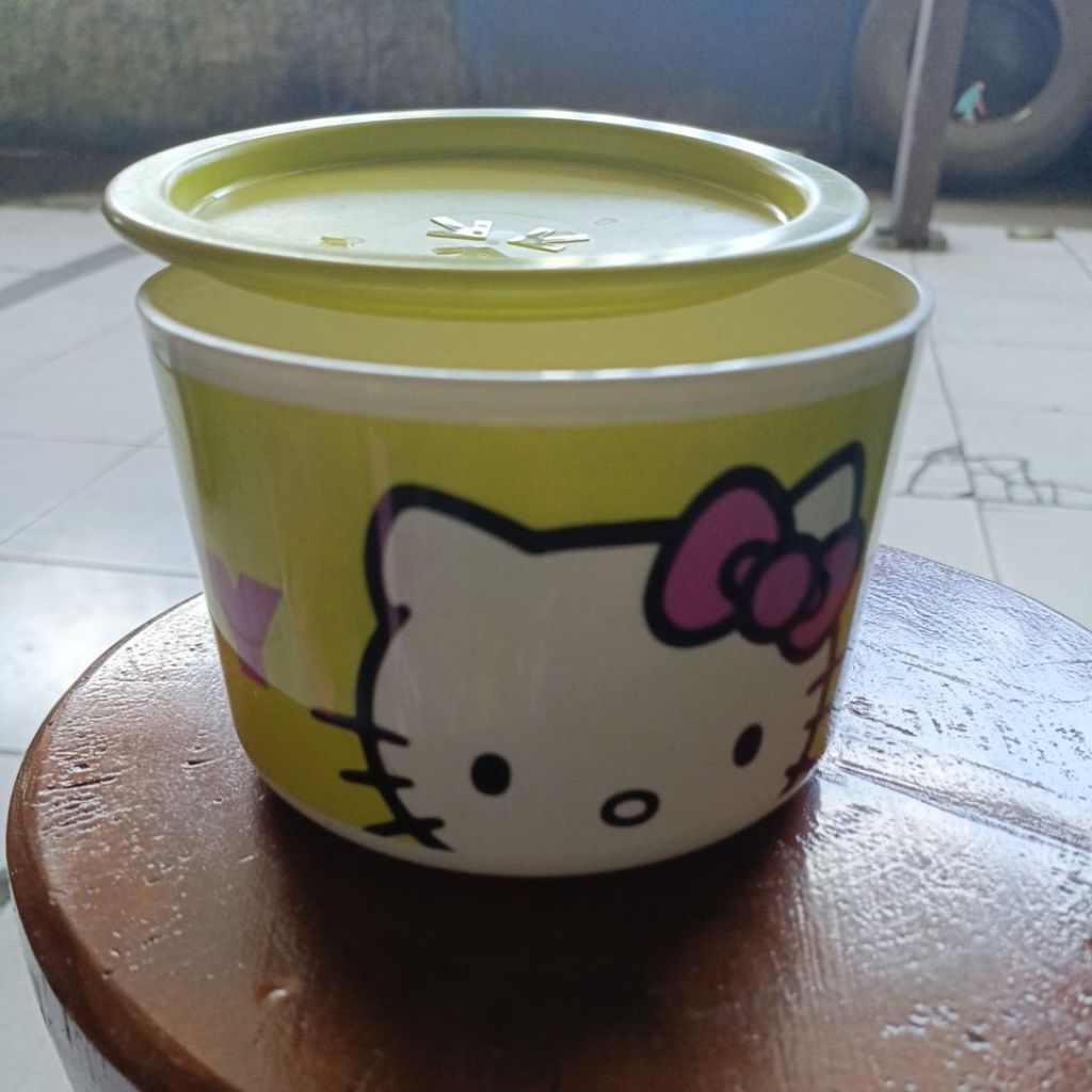 Toples lebaran Tupperware
