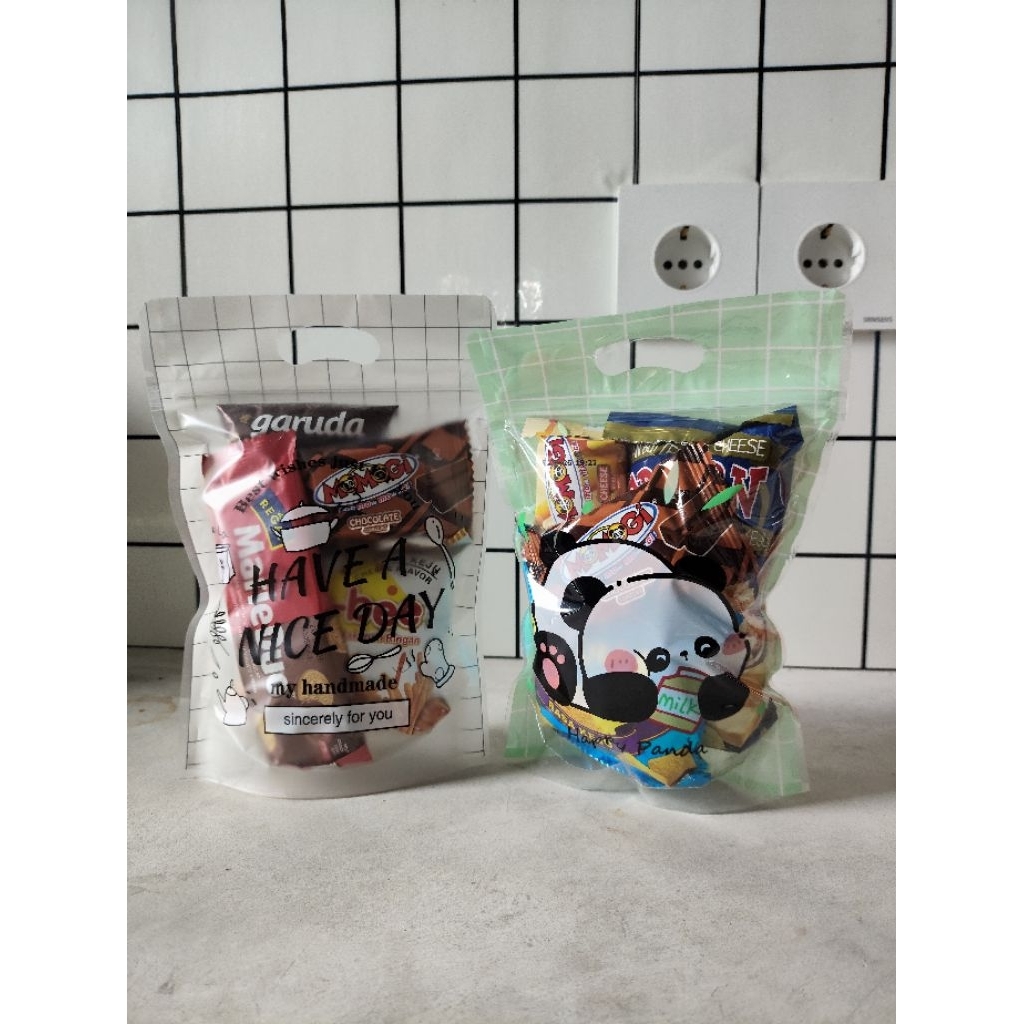 

Paket Snack hamper - Snack ulang tahun - Mini hamper murah meriah