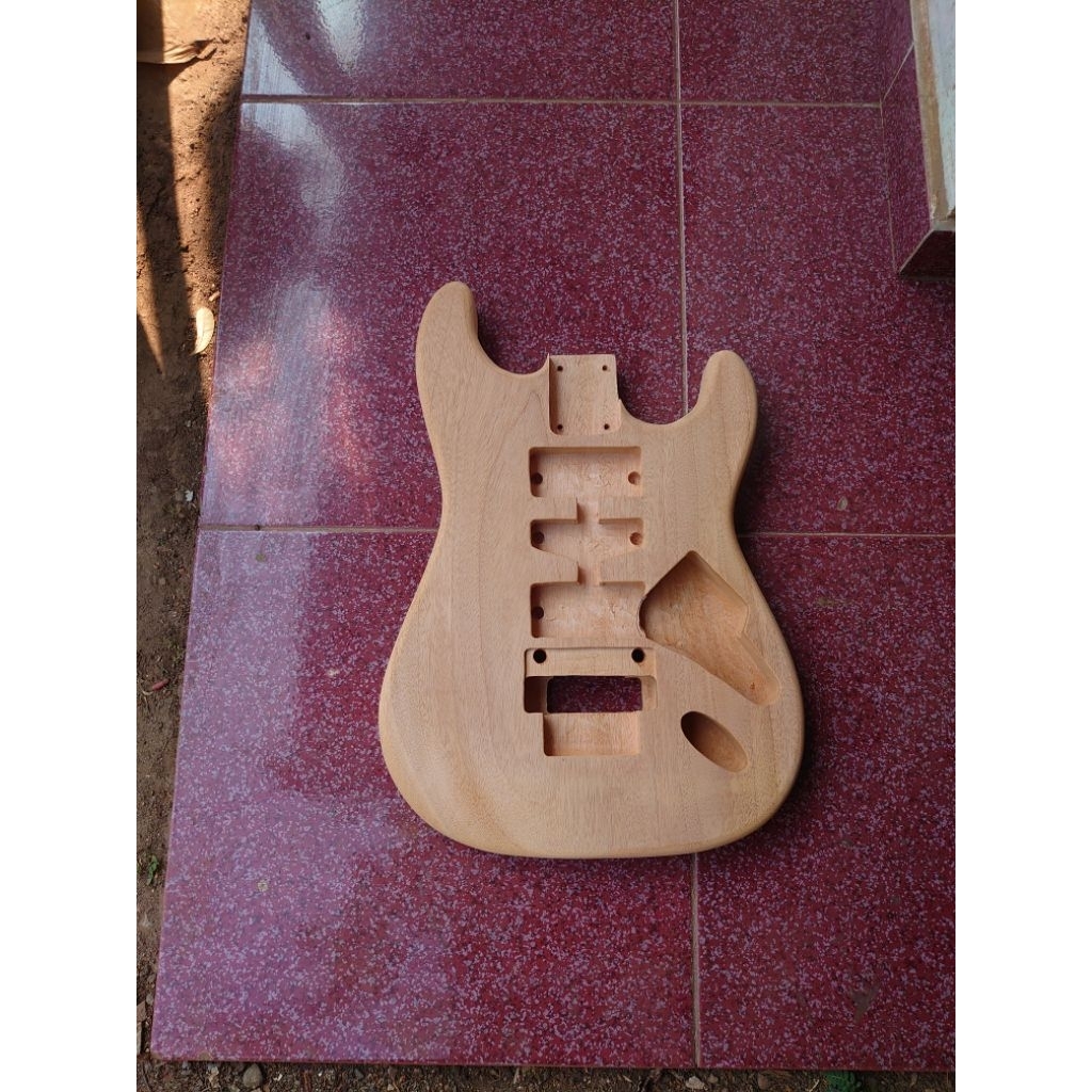 Body Neck Gitar Stratocaster Custom Updown