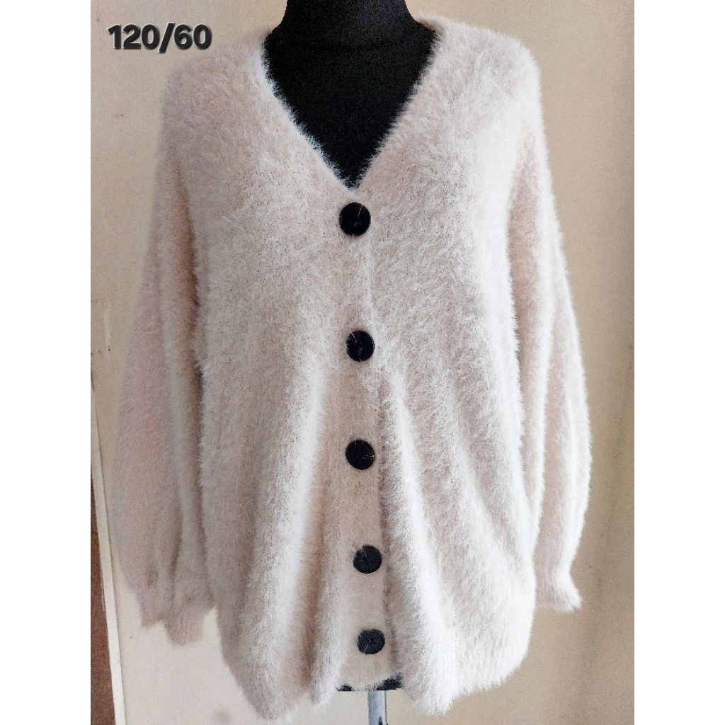 Cardigan Fuzzy Lengan Balon Warna Cream