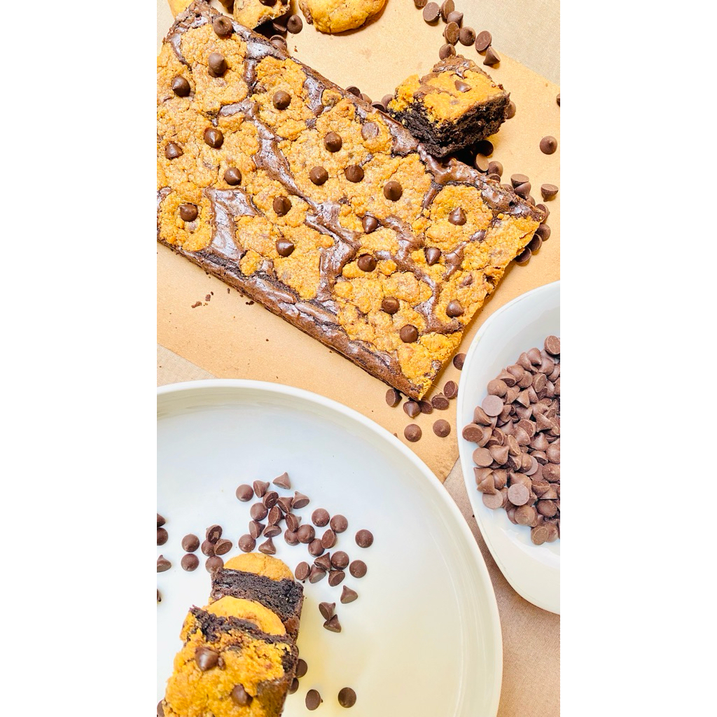 

FUDGY BROWNIES - PREMIUM BUTTER CRUNCH COOKIES (free Soft Baked Cookies Choco Milk)