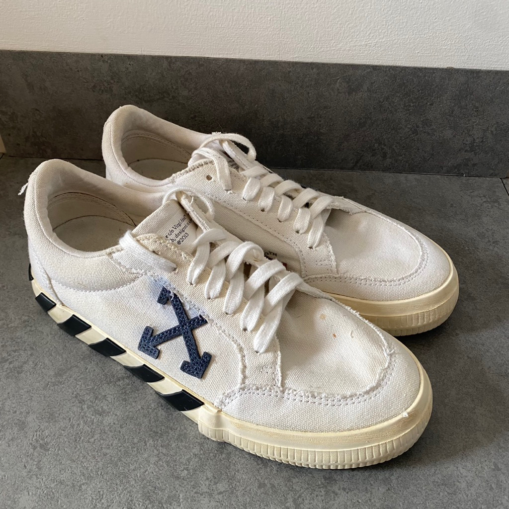 Off white sepatu sneakers low vulcanized kanvas white original branded preloved second bekas