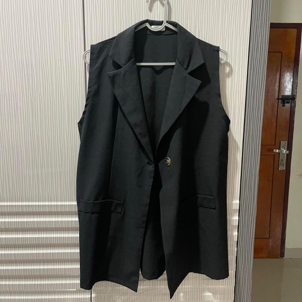 blazer kasual hitam, vest hitam panjang wanita