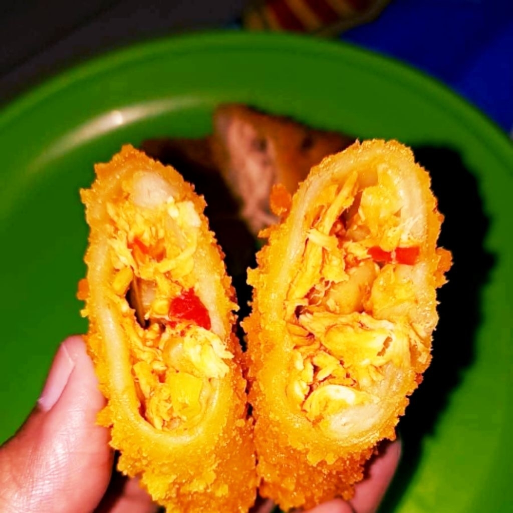 

risol frozen ayam suwir pedas