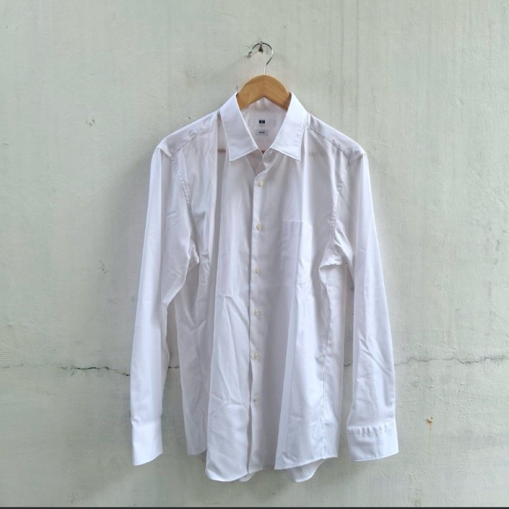 (ORIGINAL SECOND) UNIQLO / Kemeja Putih Pria Lengan Panjang Size L - Bahan Katun Broadcloth