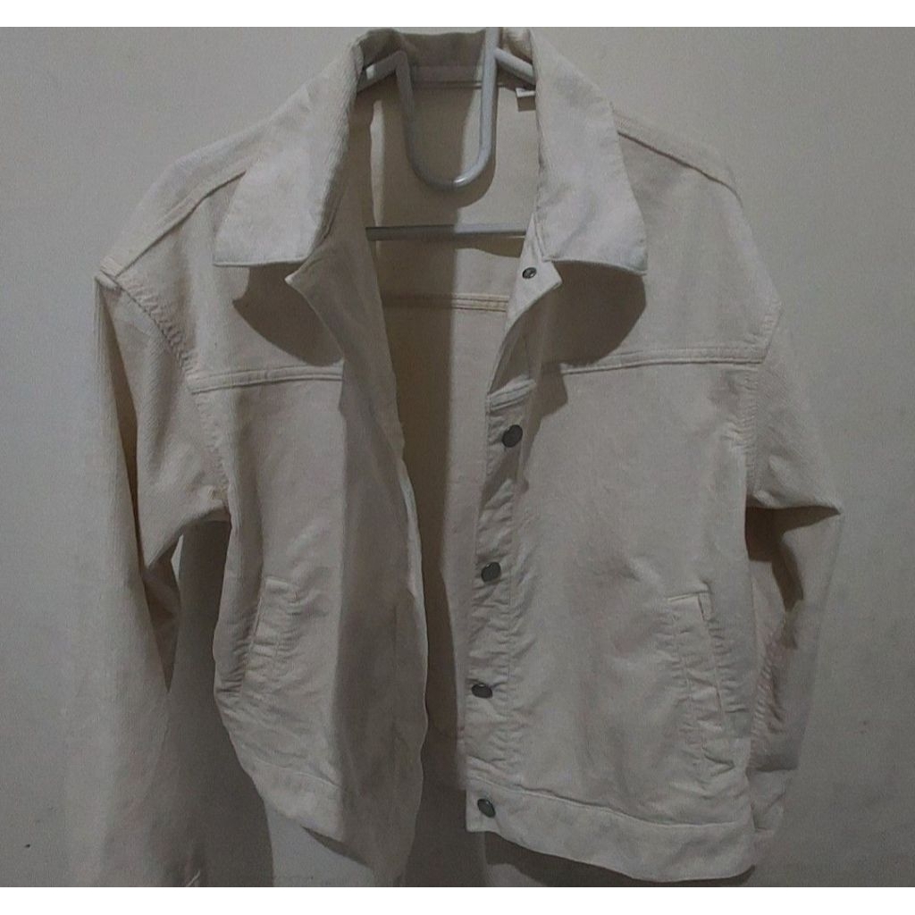 Jaket Uniqlo Corduroy Broken White