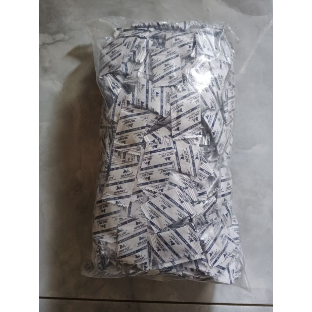 

1kg silica gel OXY isi +-1000pcs food grade (khusus makanan) kemasan plastik
