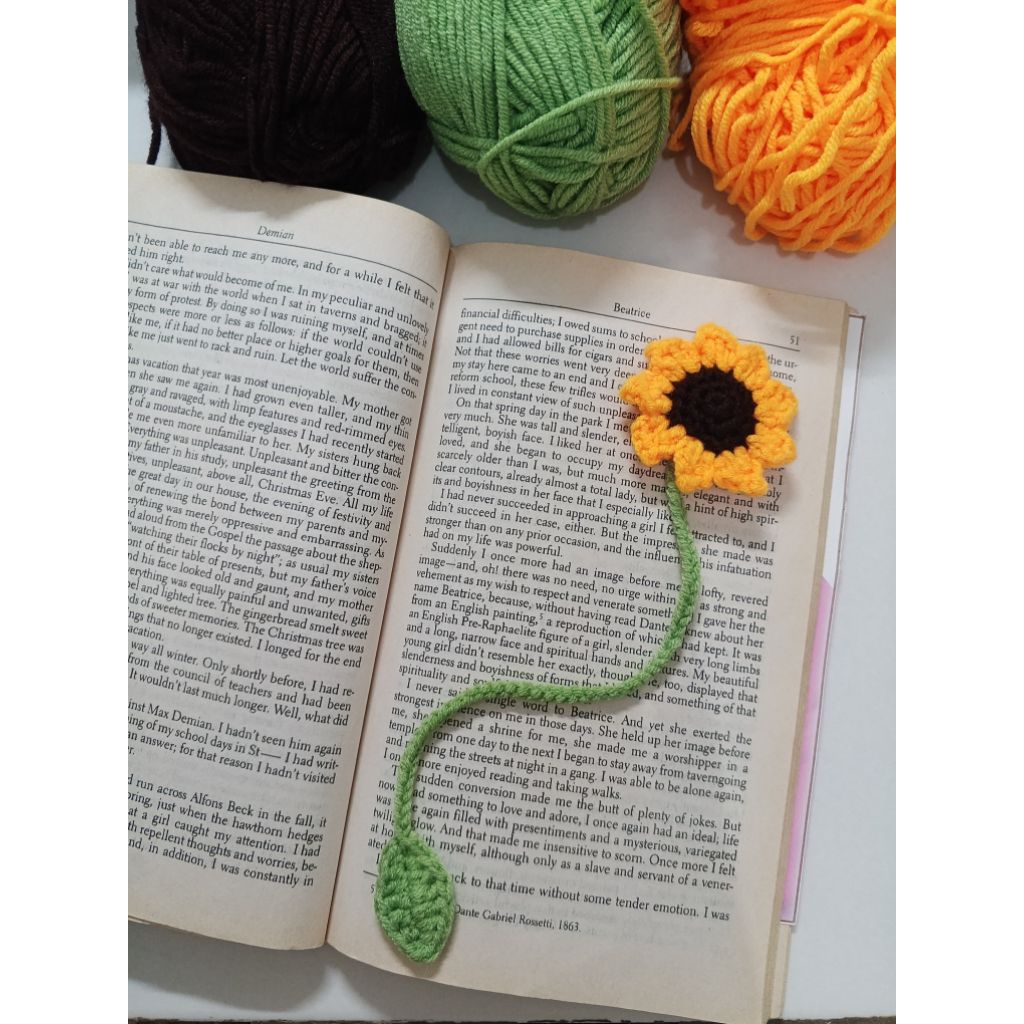 

nafifahandmade - Bookmark Crochet Aesthetic | Pembatas Buku Rajut Estetik