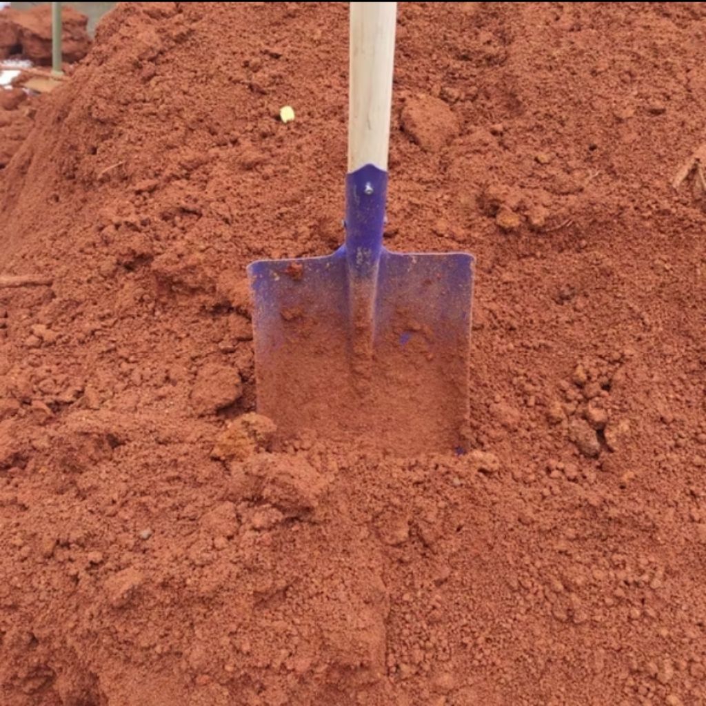 TANAH MERAH ASLI Subur, Gembur, Dan Lembab 1kg