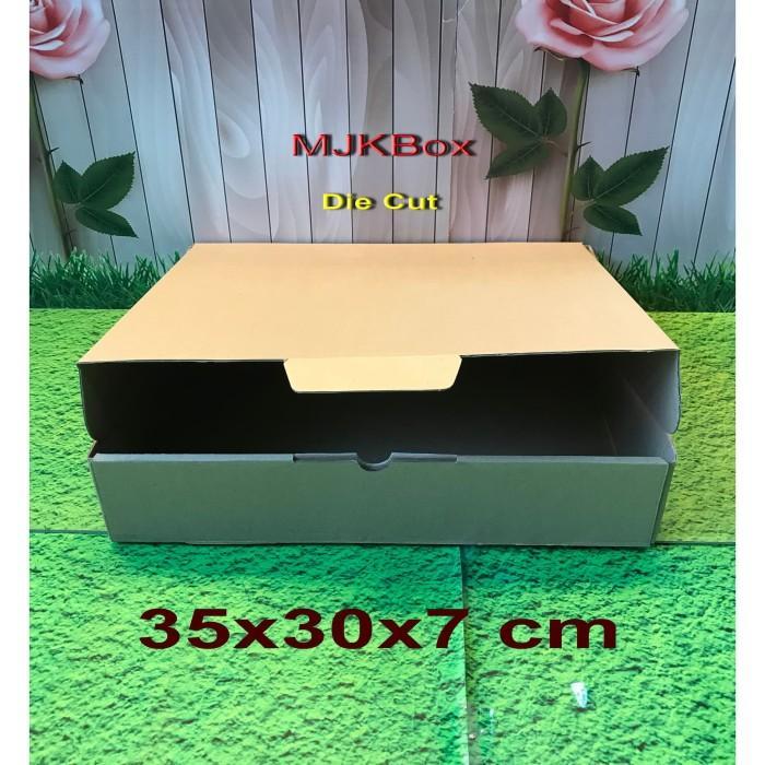 

Kotak Kardus karton Uk. 35x30x7 cm.........Die Cut
