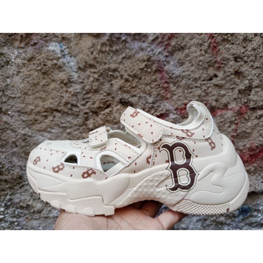 Sepatu sandal MLB size 38