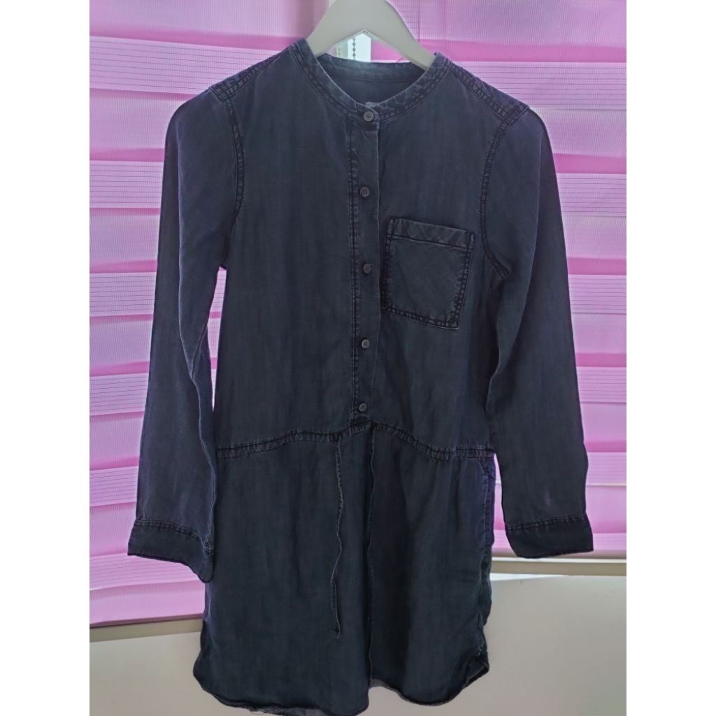 Dress wanita dengan style denim dari Gap ukuran xs. Preloved dengan kualitas sangat baik