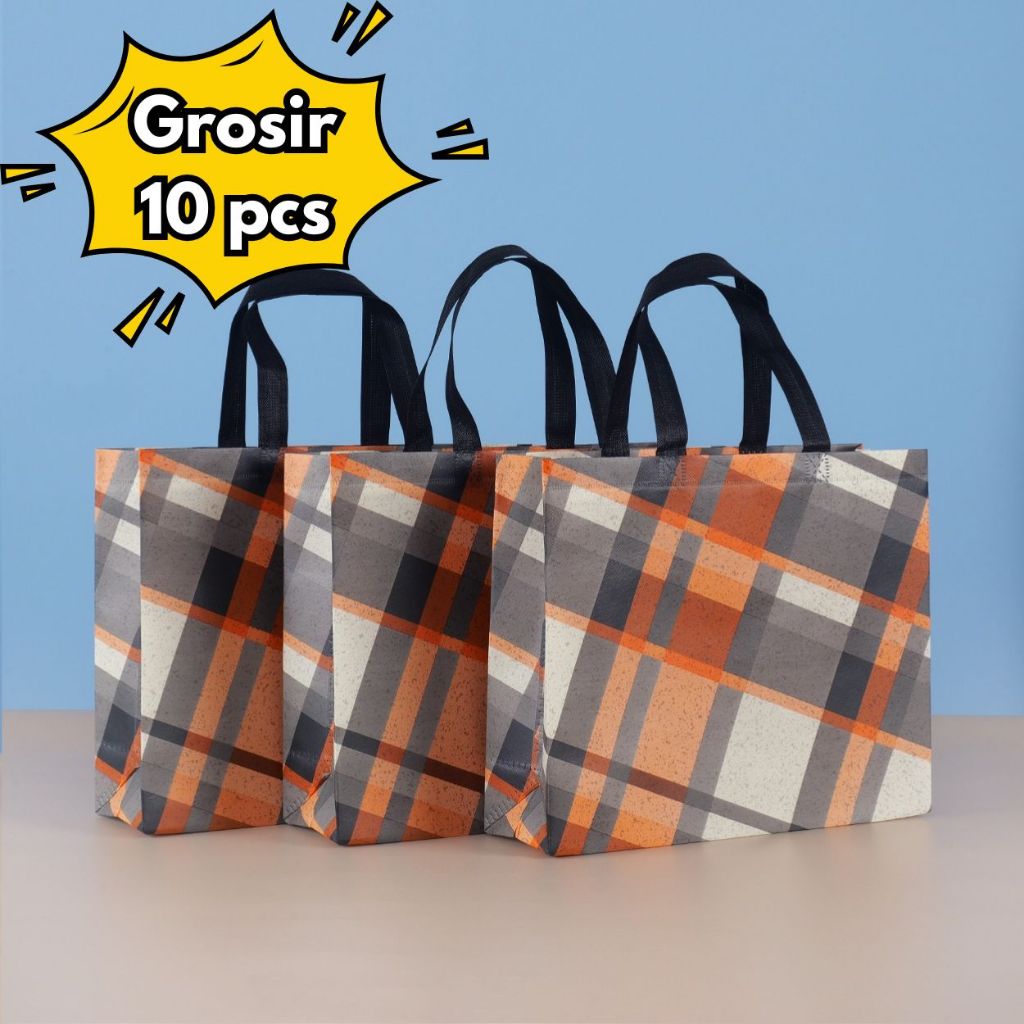 

10PCS Grosir Stock Tersedia Tas Spunbond Handle | Goodie Bag | Tote Bag | Souvenir | Hampers |untuk Toko Baju| Selamatan Haji Khitan Ultah Wedding 28x20x10 32x27x10 43x32x10 47x36x10