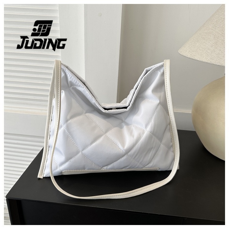 Tas Wanita Fashion Besar Kapasitas Besar Tas Selempang Putih Dengan Rantai