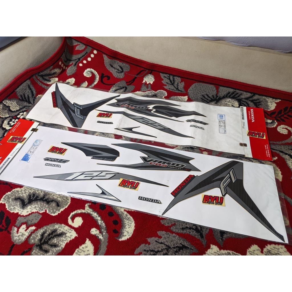 Stripping / Sticker / Striping Lawas Vario 125 old KZR Warna hitam type helm in CBS Original Honda A
